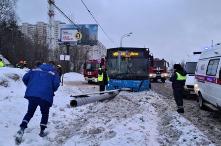 Число пострадавших в ДТП с автобусом в Москве выросло до 12