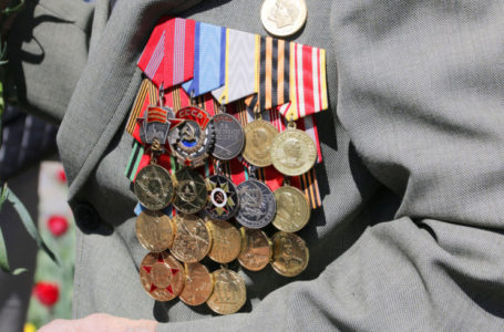 Москвичи-ветераны получат единовременные выплаты ко Дню Победы
