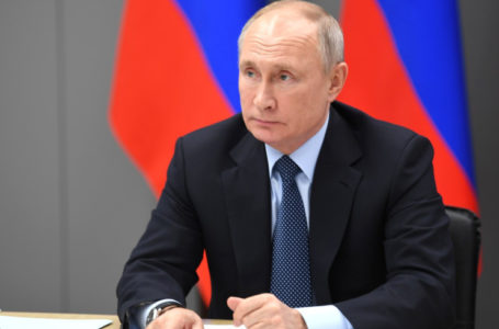 Путин заявил о важности поддержки рынка труда в сегодняшних условиях
