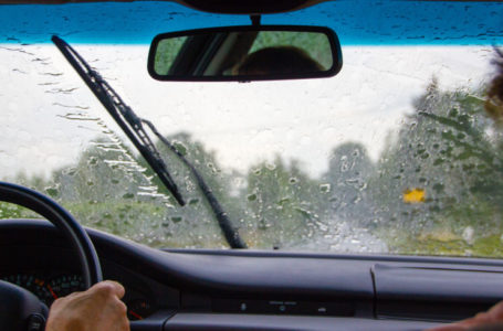 Автоэксперт рассказал об особенностях вождения во время дождя