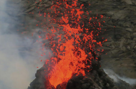 Извержение исландского вулкана позволило геологам «заглянуть» на 20 км под землю