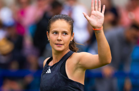 Дарья Касаткина вышла в четвертьфинал теннисного турнира в Монреале